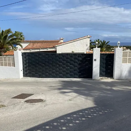 فيلة Emilia 8 Pax