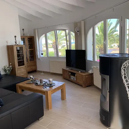 Emilia 8 Pax كاليبي