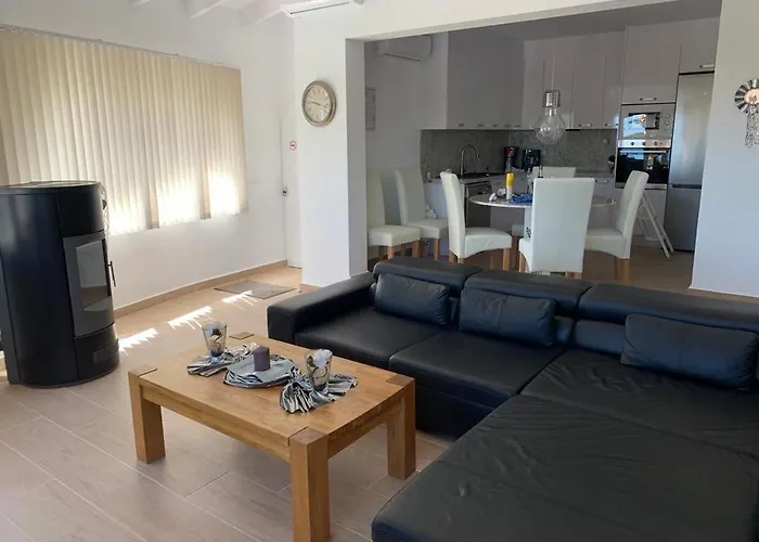 Villa Emilia 8 Pax *