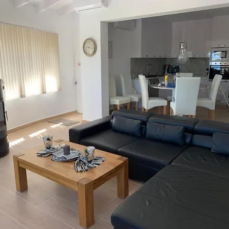 Villa Emilia 8 Pax *