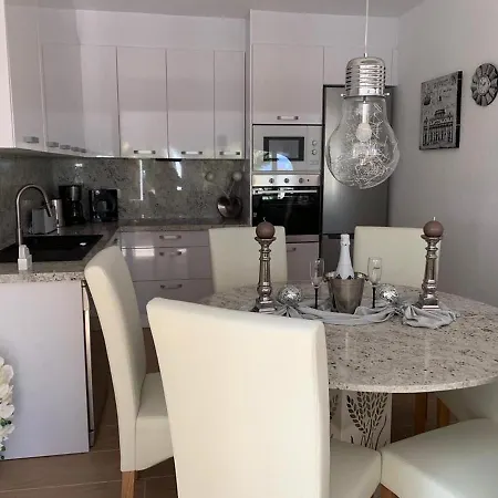 Emilia 8 Pax * Calpe