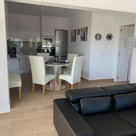 Emilia 8 Pax Villa *