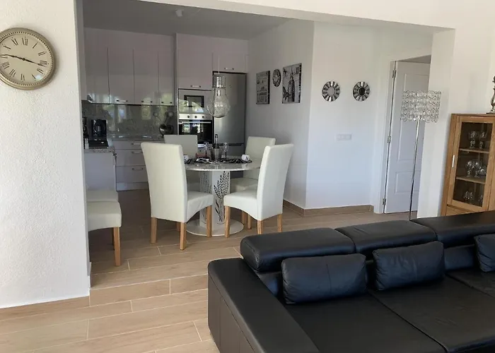 Emilia 8 Pax Villa *